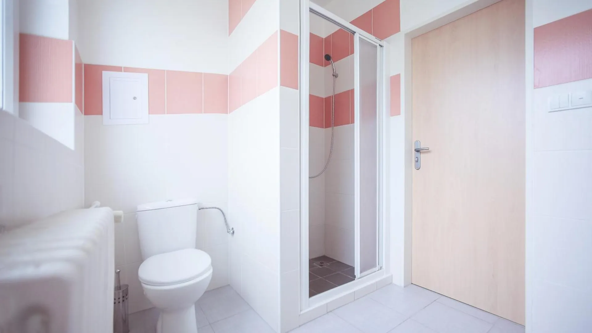 Gprooms - Pod Palackeho Vrchem Hostel Brno